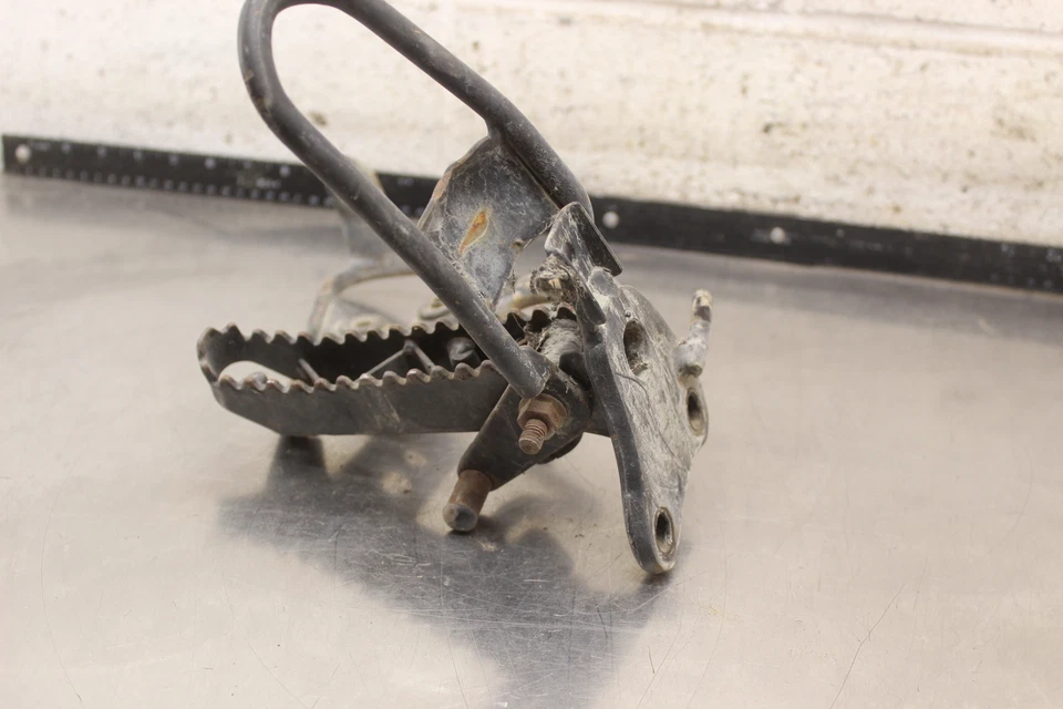 Suzuki Quadrunner 160 LTF160 2001 2x4 reposapiés derecho clavija paso C345 Foto 3 de 4