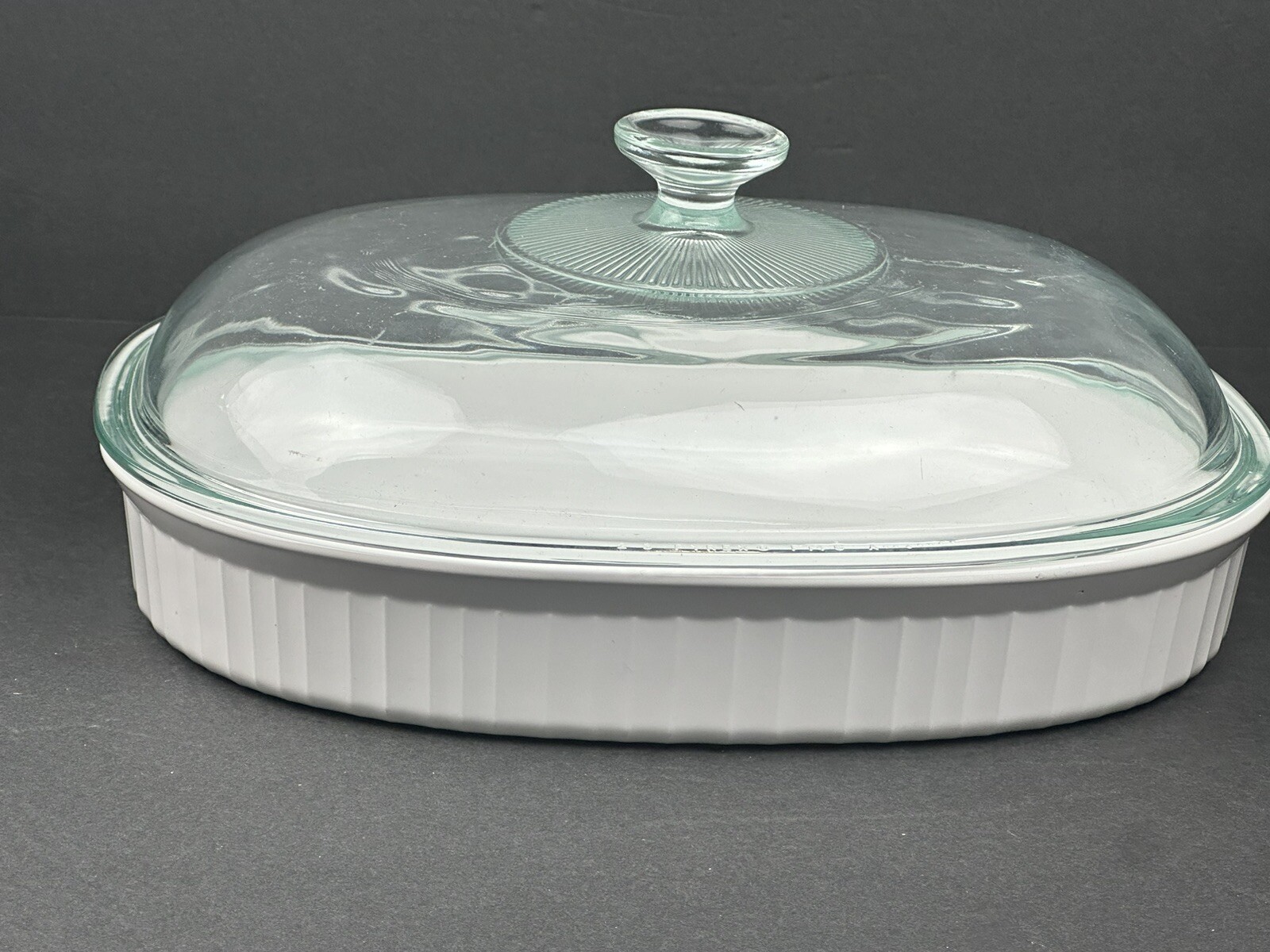 Corning Ware French White F-4-B Casserole Baking Dish w/ Lid