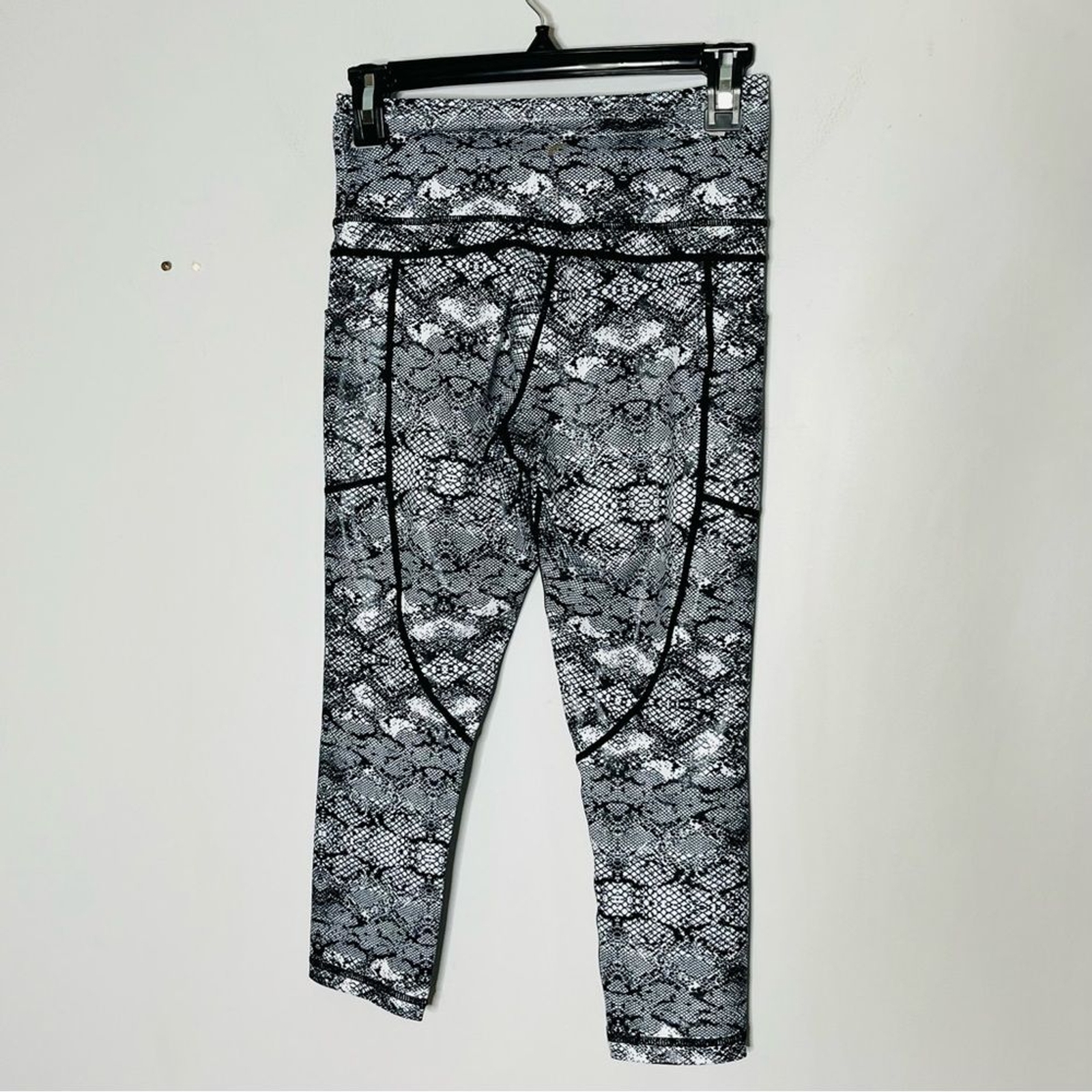 ZYIA Active Size 4 Cropped Snakeskin Python Black… - image 4