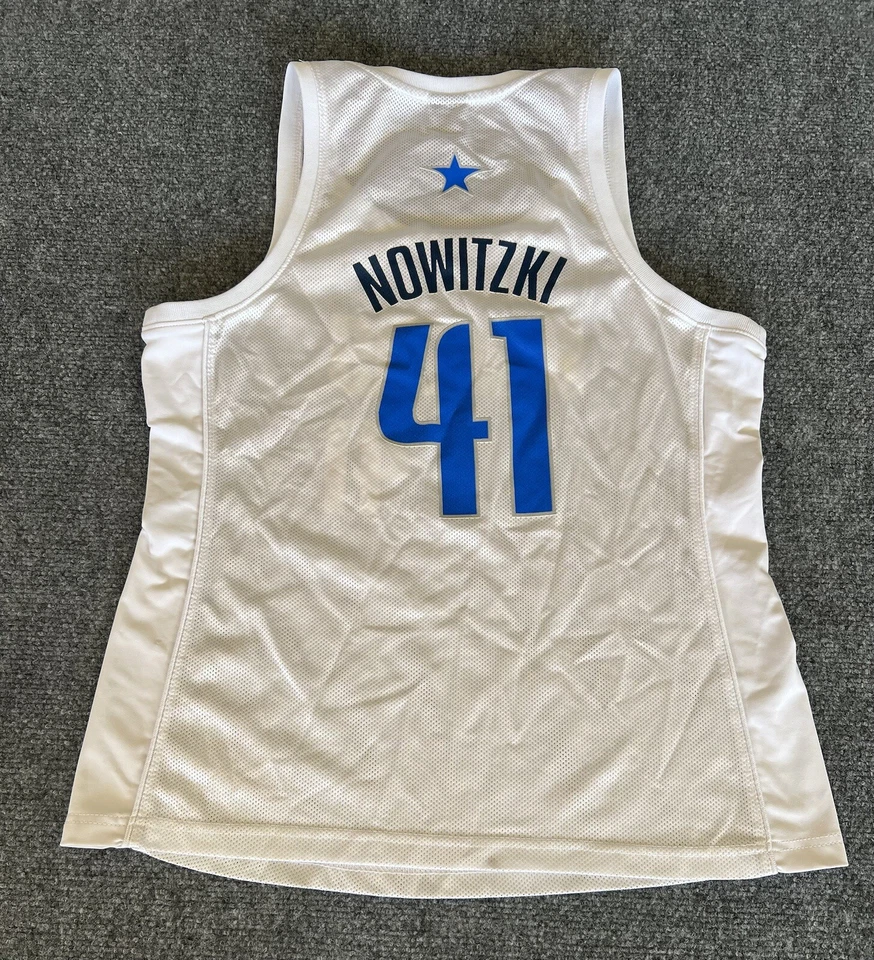 Camiseta deportiva de baloncesto grande de la NBA Dirk Nowitzki Dallas Mavericks para mujer Adidas Foto 2 de 4