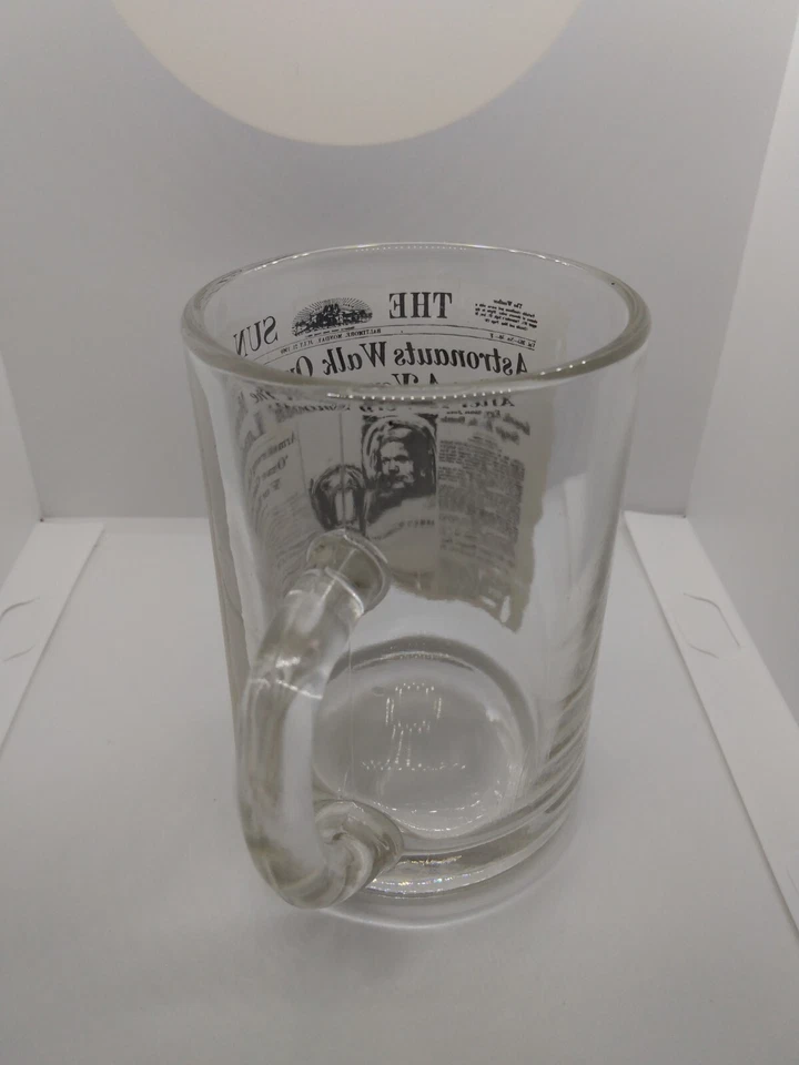 Juego de 4 tazas transparentes vintage 1969 The Sun "Astronauts Walk on the Moon..." Foto 4 de 4