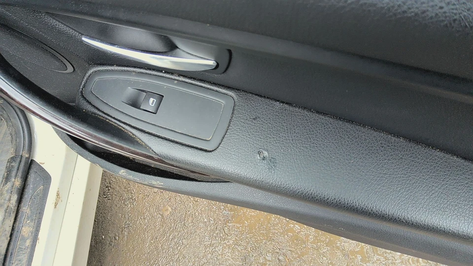 15 BMW 320 SERIES Front Door Trim Panel Passengerblack See Armrest - Изображение 2 из 2