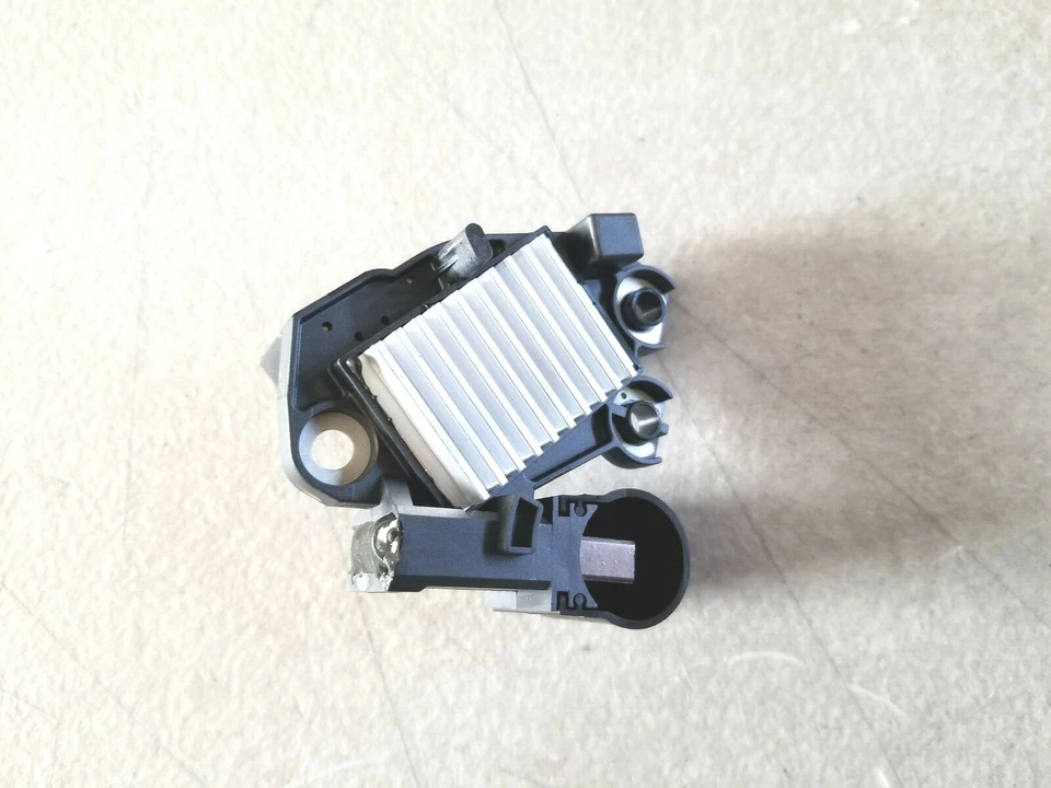 NUEVO REGULADOR DE TENSIÓN ALTERNADOR 2624195, 599381, 4195 Foto 2 de 2