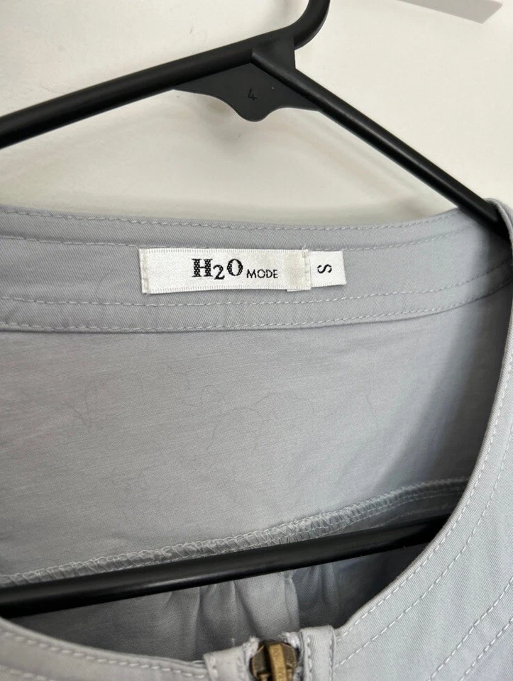 Gabardina de resorte H20 Taiwan pequeña gris claro Foto 3 de 4