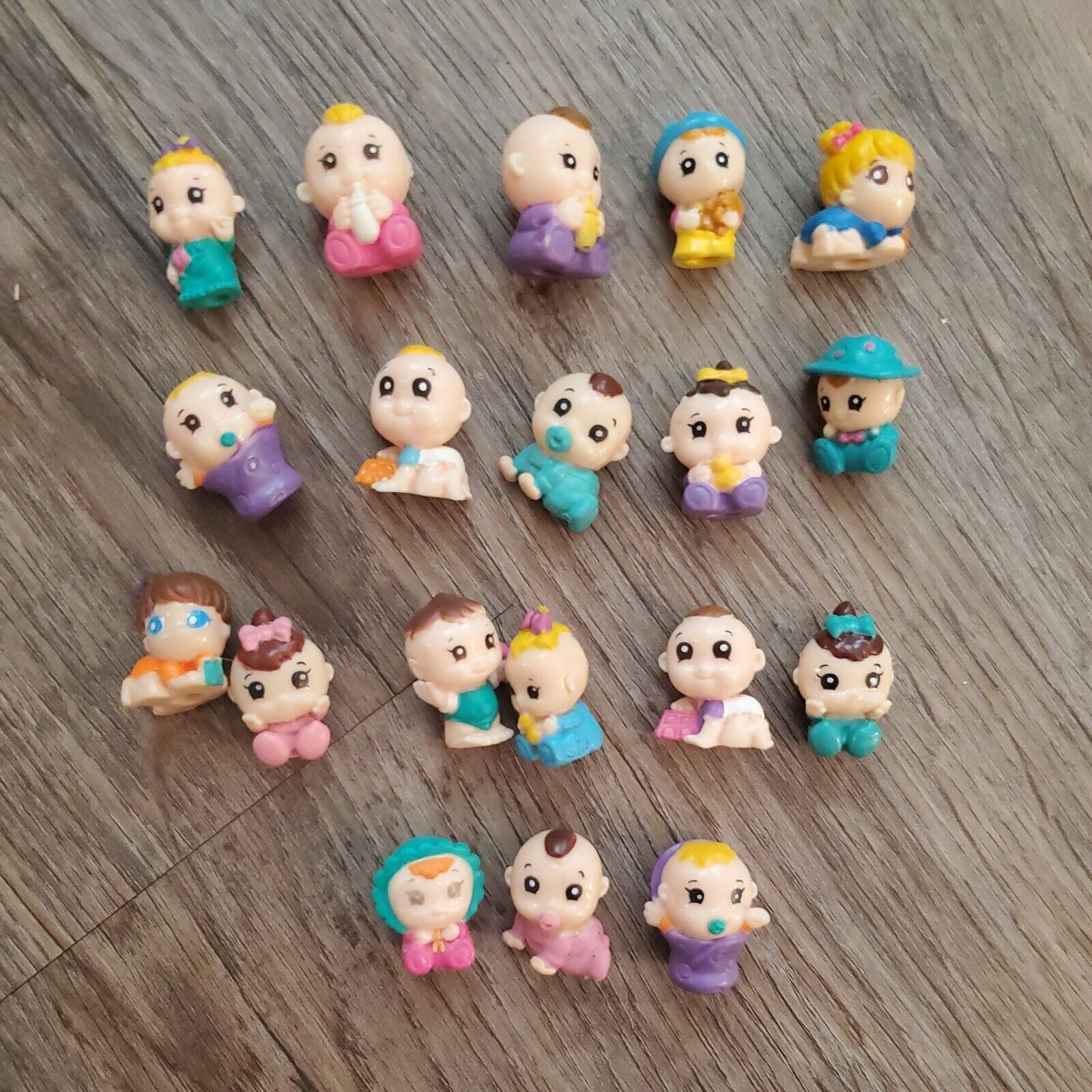 Squinkies Lot 20 Tiny Figures dolls  Toys ALL BABIES Bubbles Easter egg fillers 