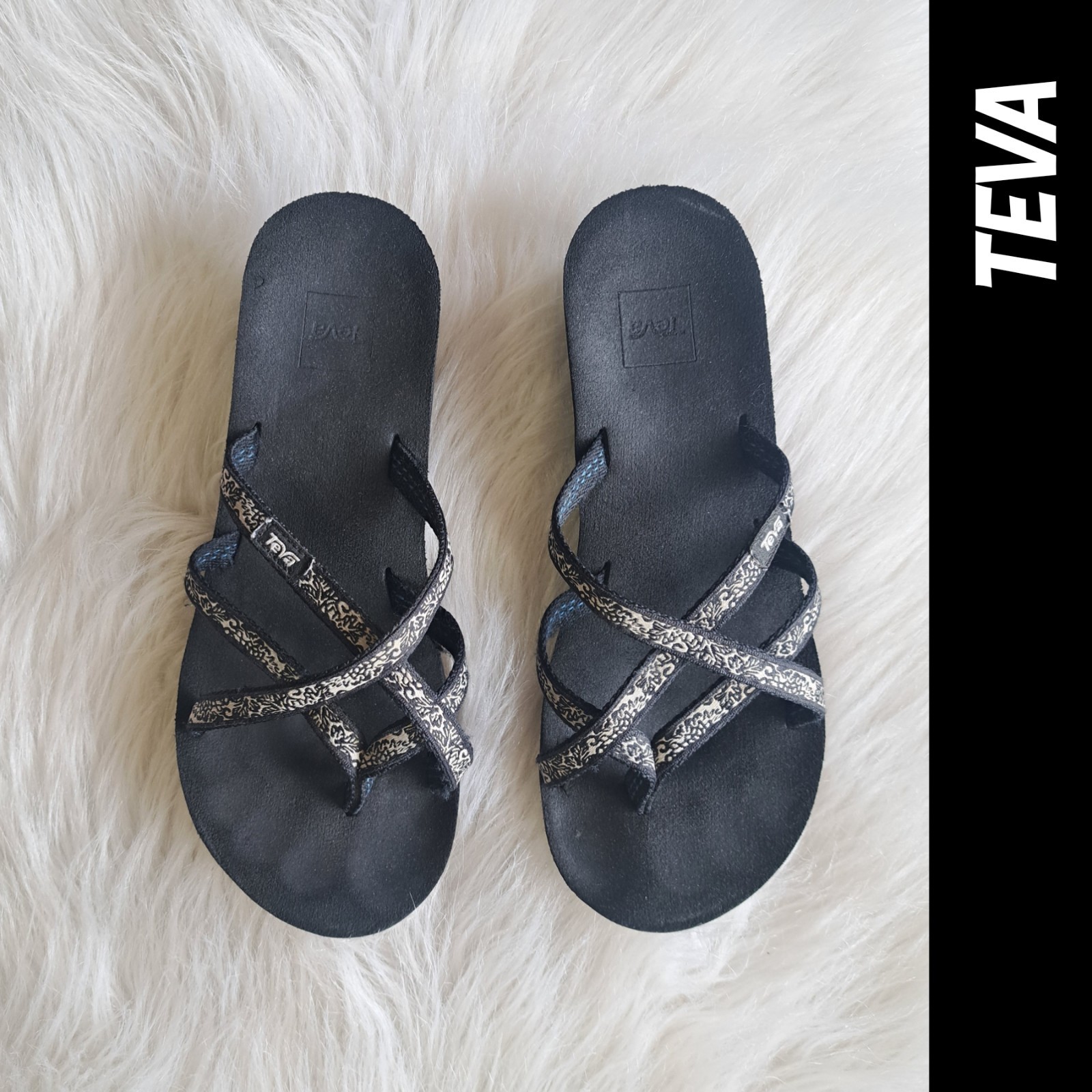OFERTA. Sandalias minimalistas Teva talla 8 con tacón de 1"