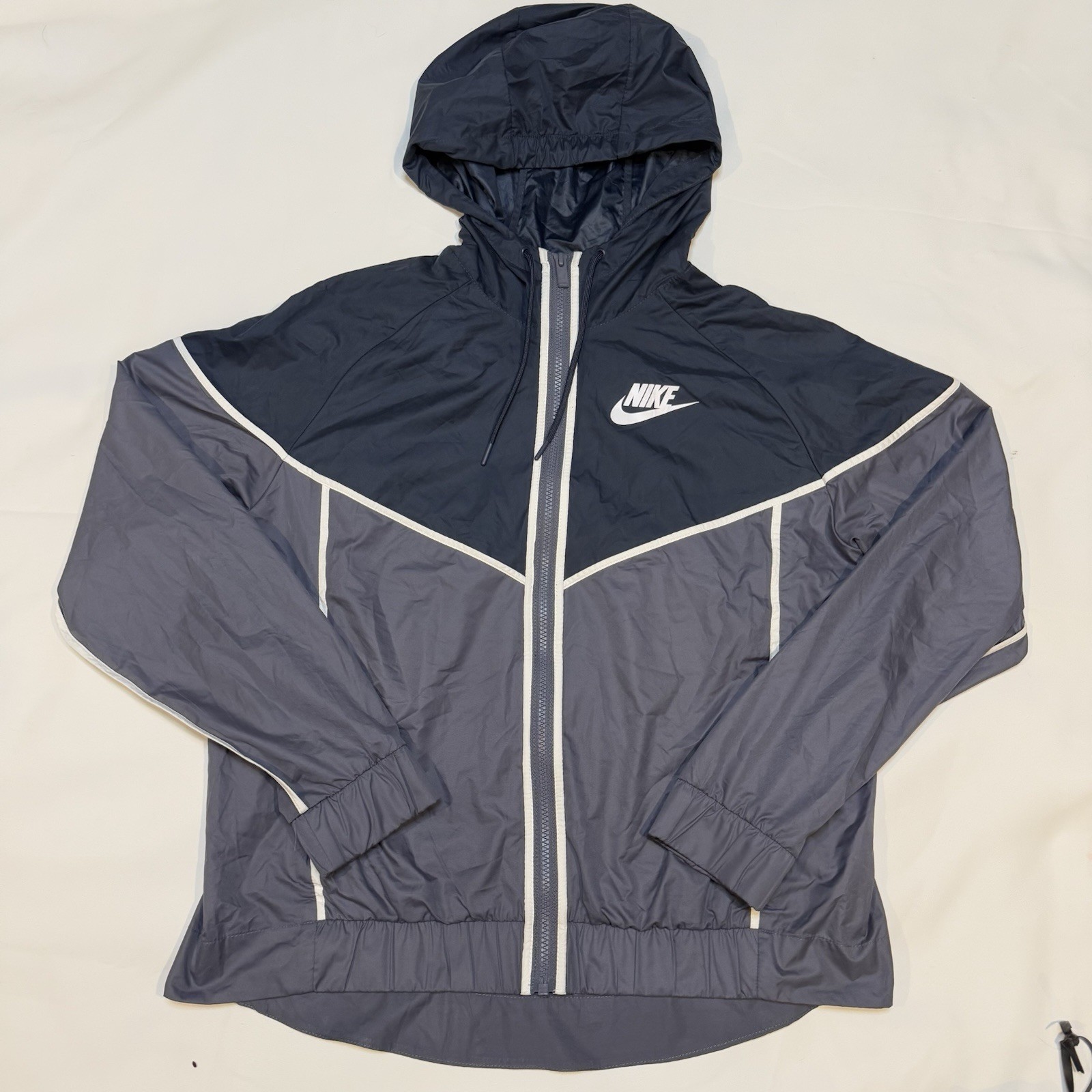SACAI X NIKE Nike Eindbreaker Giacca con cappuccio Windrunner da donna grande legata (grigio freddo bianco)