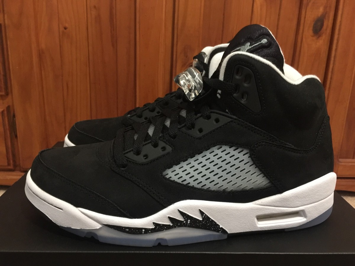 Air Jordan V Retro Moonlight Oreo 2021 5 Deadstock New in  display picture 1