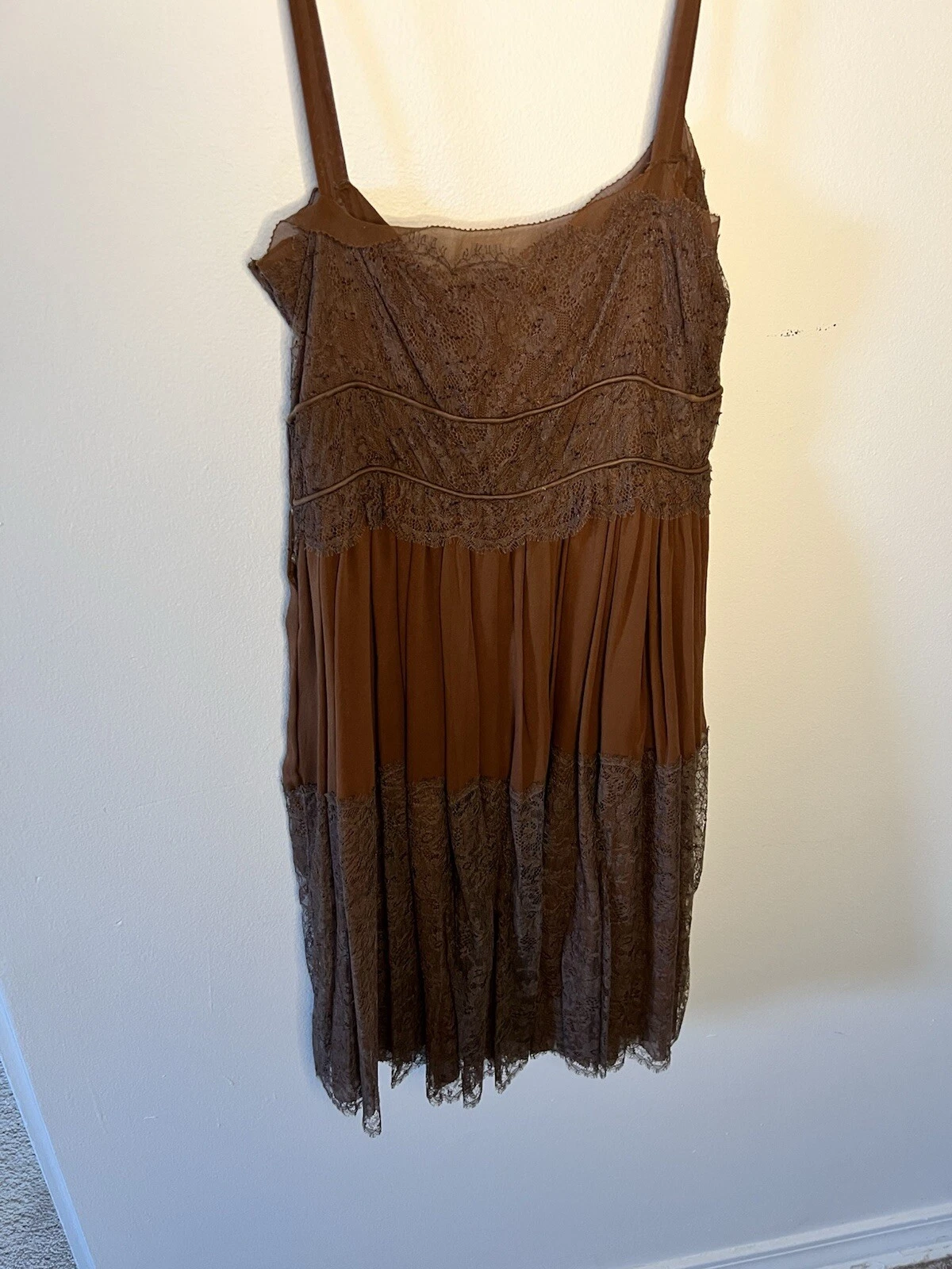 Splendido abito slip Bottega Veneta in pizzo di seta marrone. Taglia 40 (S M)