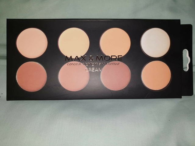 max and more concealer