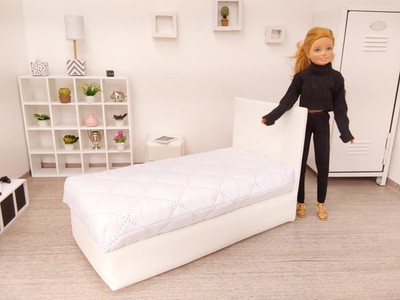Weißes Kunstlederbett im Maßstab 1/6 für Barbie Stacie Puppen ..