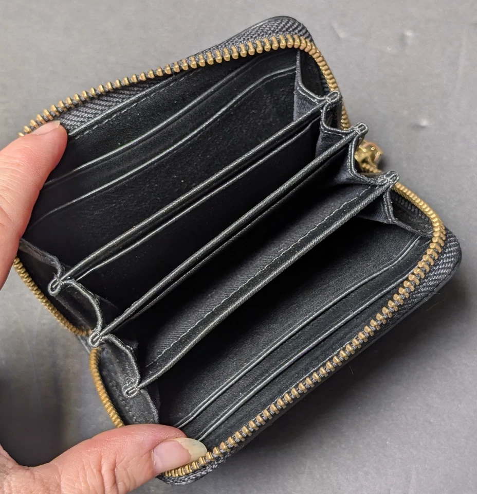 Hermosa Cartera Polo Ralph Lauren Negra con Cremallera Alrededor Cuero Bordado Floral Foto 4 de 4