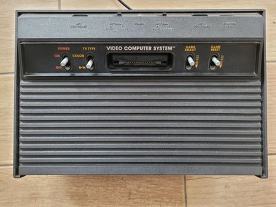 Atari 2600 Konsole ''Darth Vader'' schwarz, ein Joystick UNGETESTET