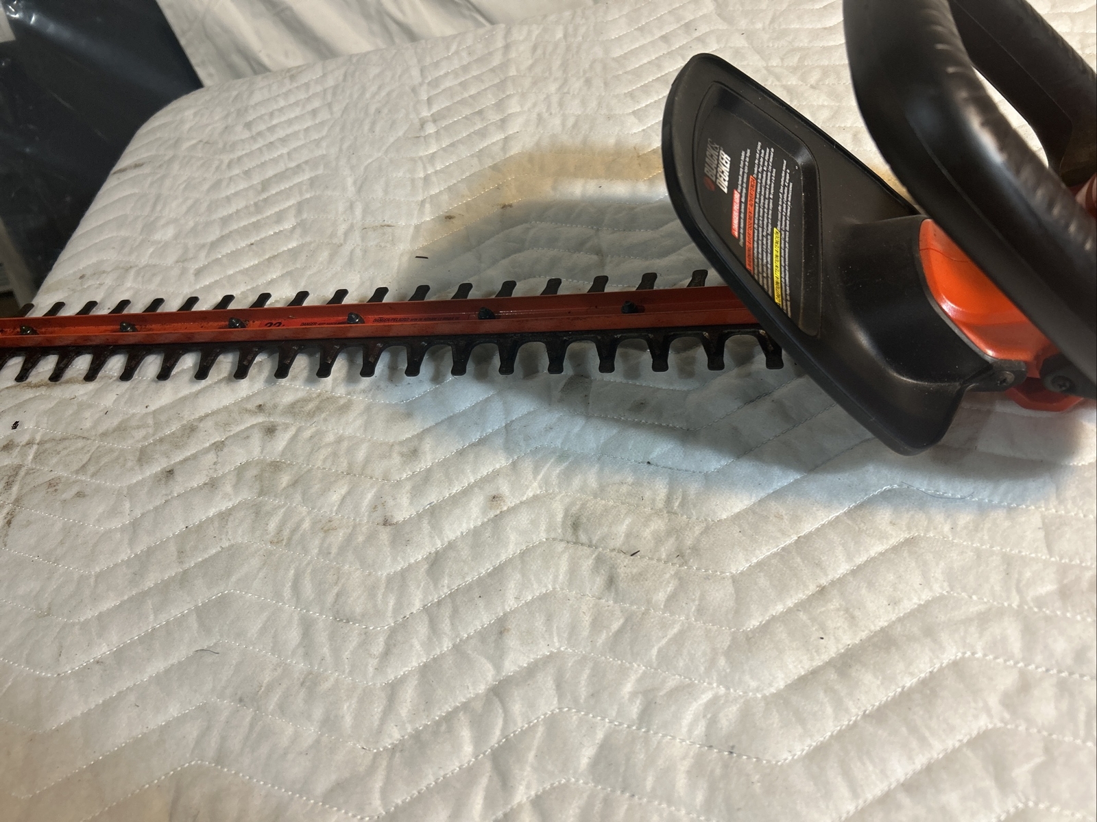 Black & Decker 18v Cordless 22" Bar Hedge Trimmer Nht221 18 Volt With 1 Battery