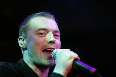 Ronan Keating on stage at the launch party to celebrate yesterday- 2004 Photo 3