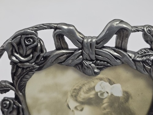 Cornice portafoto metallo argento cuore ornato design 2”x3” rose di San Valentino vintage - Foto 5 di 9