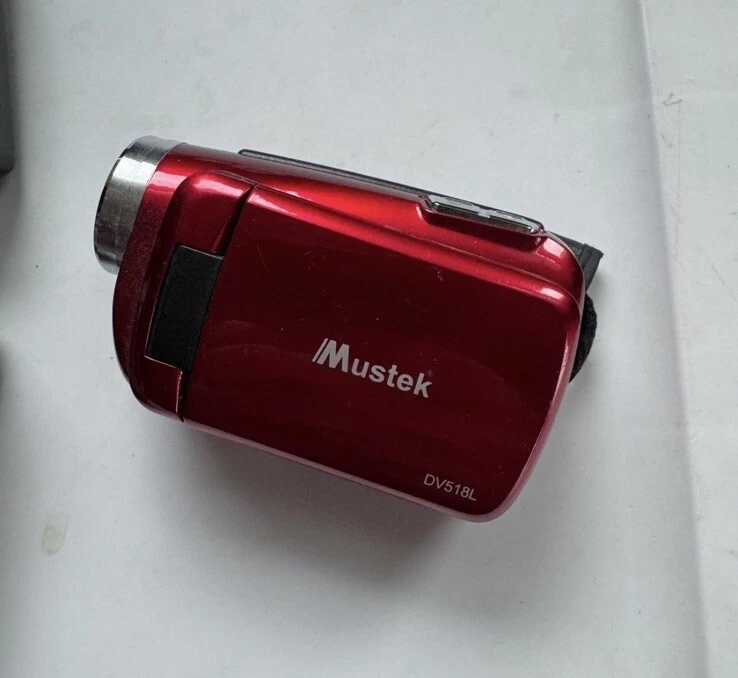 Film, Video And Disposable Camera Bundle-Feat: Fujifilm Underwater And Nikon - Image 4 of 4