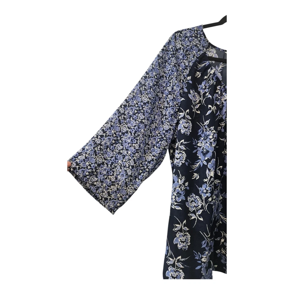 Blusa Croft & Barrow XL para mujer azul blanco cuello redondo floral mangas 3/4 Foto 3 de 4