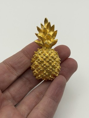 ELEGANT  GOLD TONE TEXTURED PINEAPPLE BROOCH - VERY DETAILED!