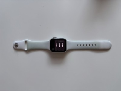 Apple Watch Nike SE 40mm Aluminiumgehäuse-Silber, Sportarmband, 1. Generation