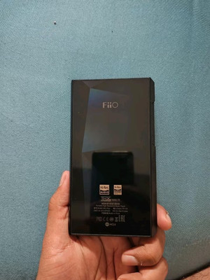 Fiio M11plus with 512gb micro card