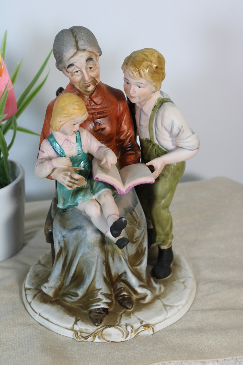capodimonte　Grandma Reading to Children Capodimonte Figurine 