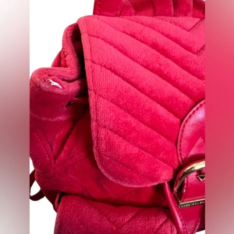 MOCHILA DE TERCIOPELO FAIRMONT FAIRYTALE 1997 VINTAGE JUICY COUTURE EN ROJO. Foto 4 de 4