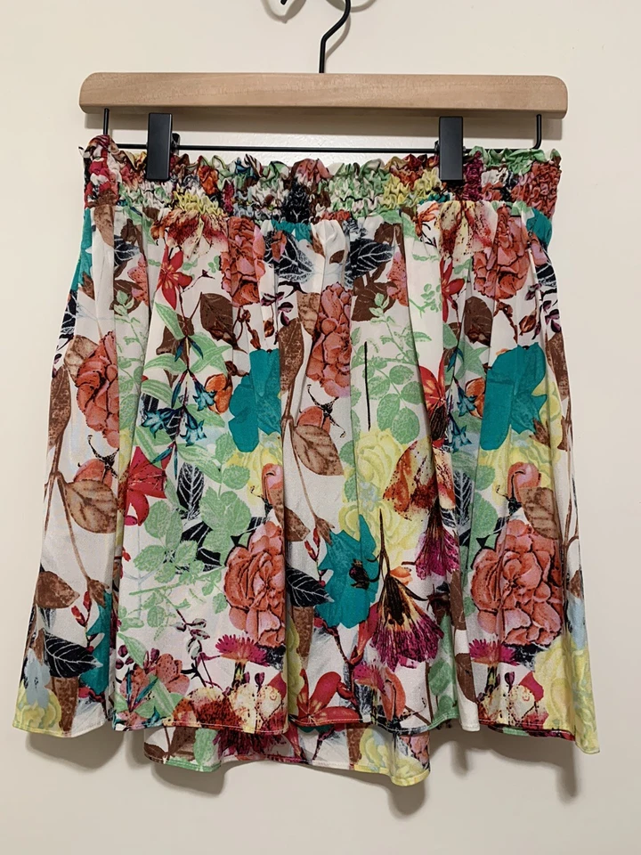 Alice & Olivia Size Small mini skirt Silk Floral Elastic Waist - Image 3 of 4