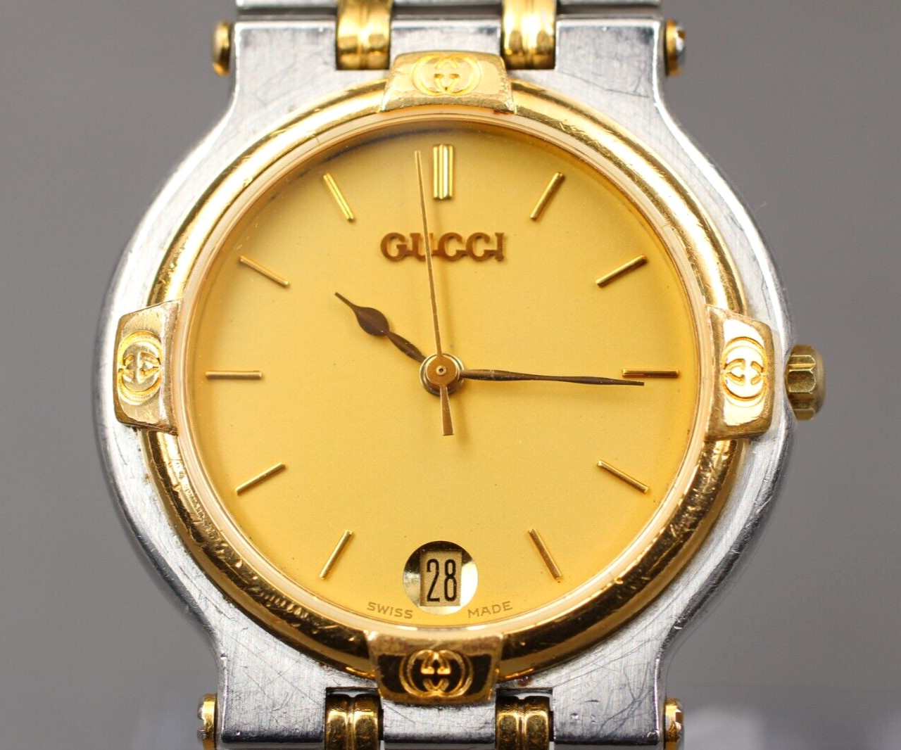 【NEAR MINT】 Gucci 9000M Gold Dial Silver Quartz Men's Vintage Watch From JAPAN thumbnail 4