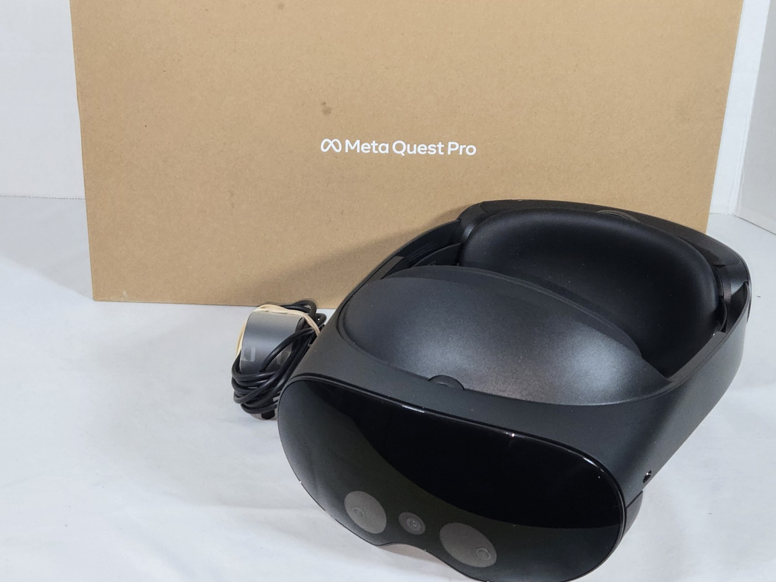 Meta Quest Pro  VR Headset ONLY 256GB With Original Charger And Box **READ**