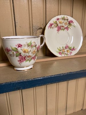 Paragon Bone China Cup & Saucer Dogwood & Gold Trim 5.05'' Diameter 2.75'' Tall