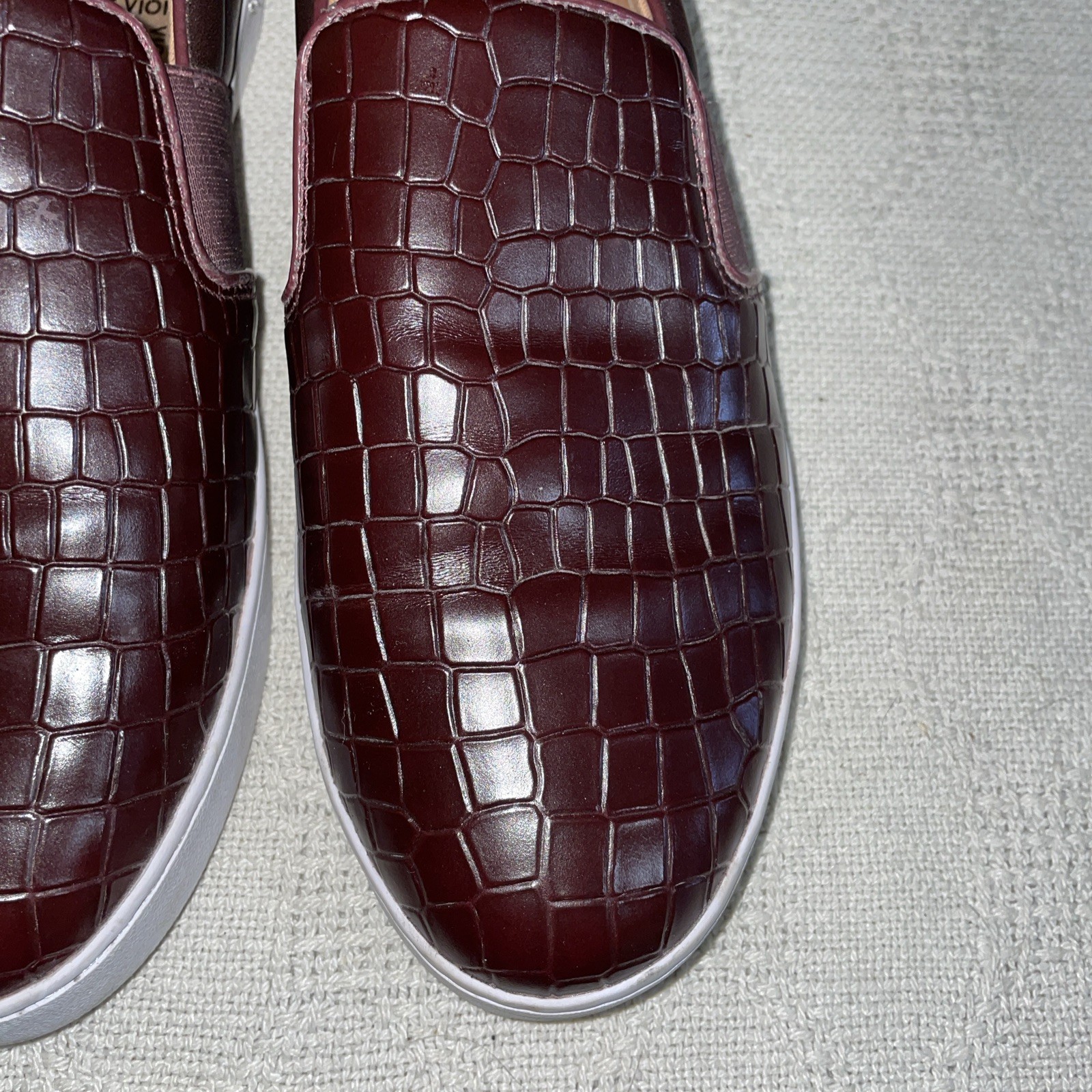 Vionic Casual Shoes Womens Size 9 M Burgundy Leather Faux Alligator Going out