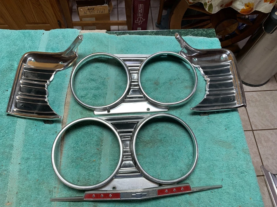 1967 chevelle grille (3)pieces & headlight rims - Image 3 of 4