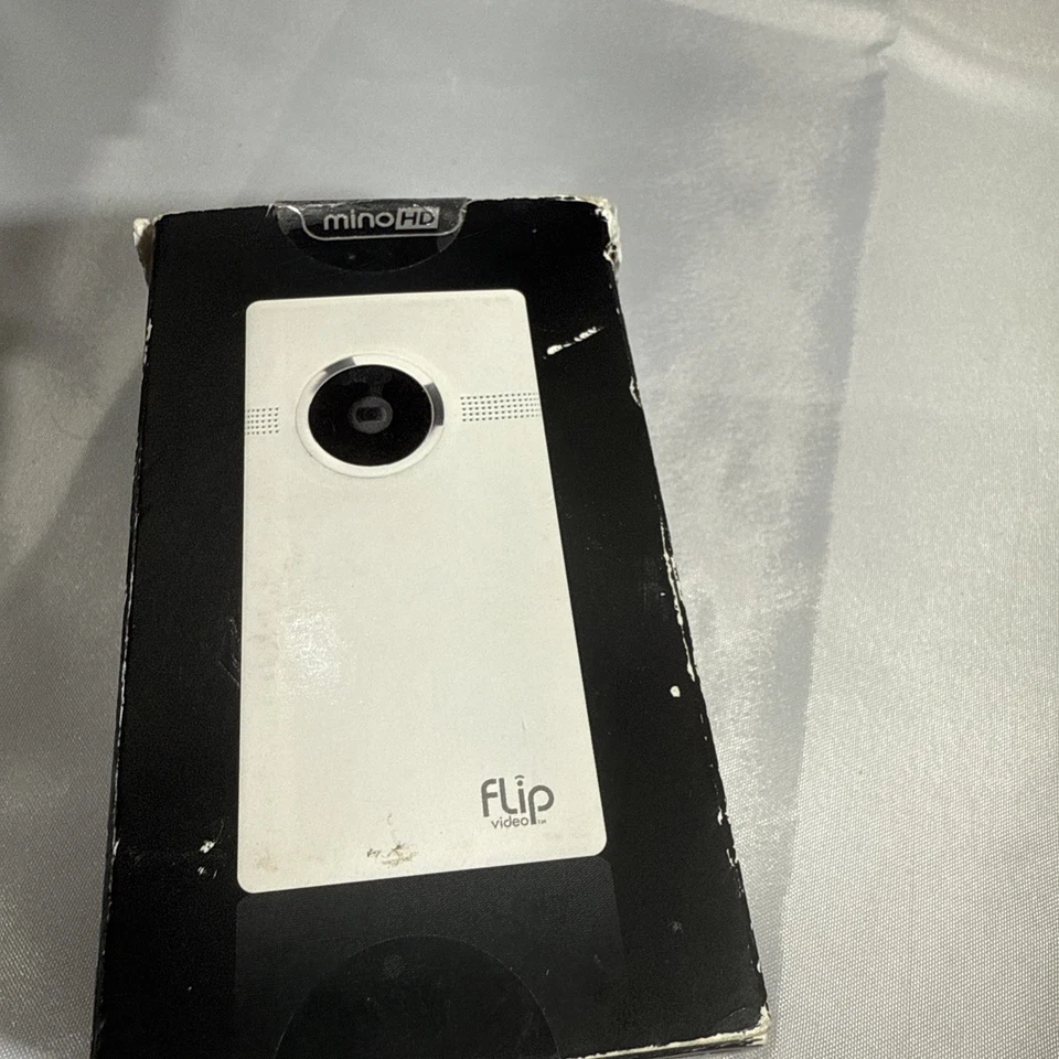 Flip Video Mino Hd (4 GB) High Definition Camcorder - Image 3 of 4