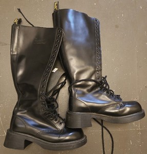 Bottes Dr. Martens 1420 20 Yeux Vintage UK10/US11 - Noir Cuir - Neuves Sans Boîte