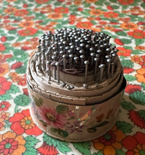 Vintage Dressmaking Pin Holder / Case