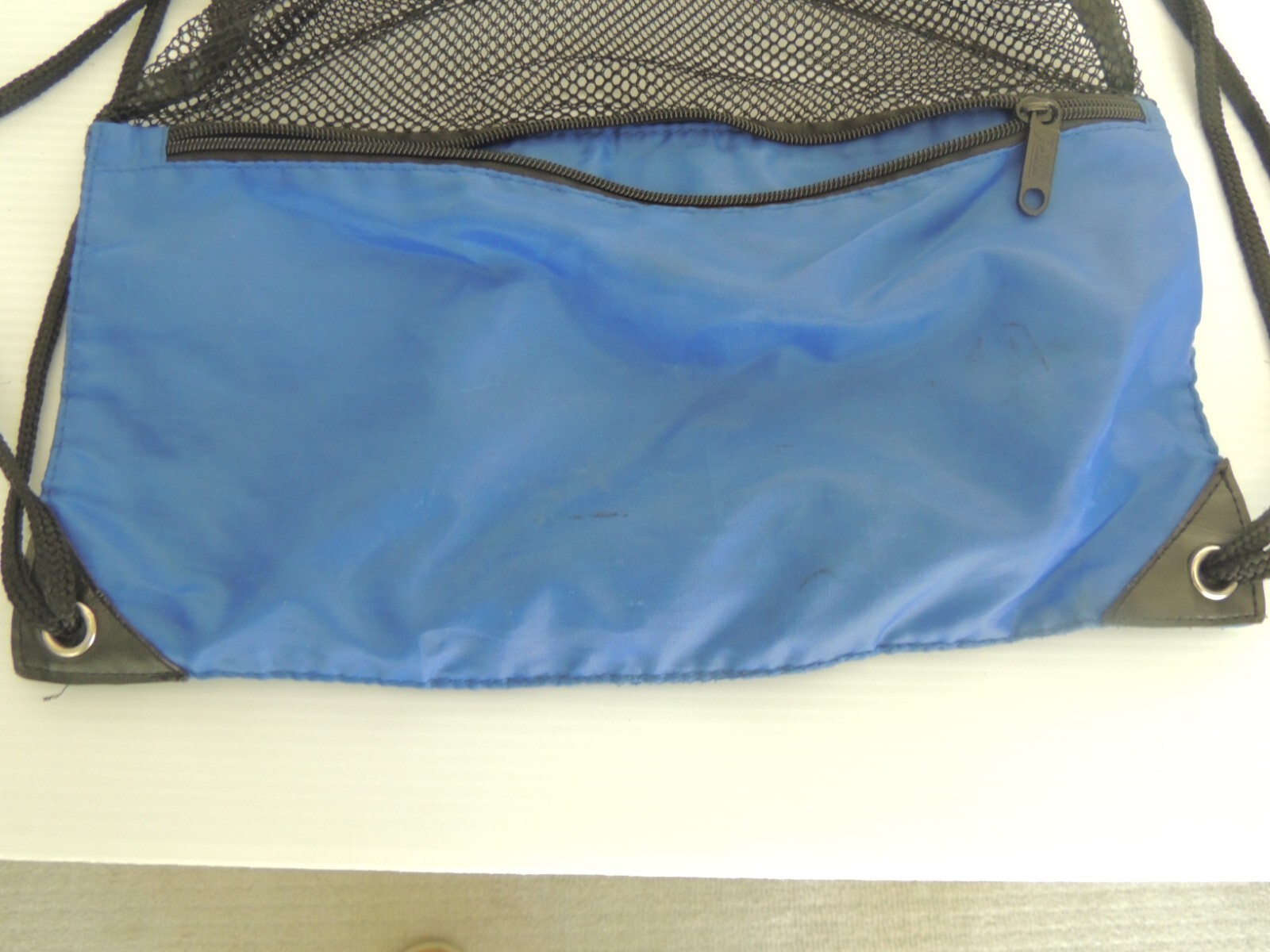 MESH DRAWSTRING SHOULDER OR BACKPACK SPORTS 19 x 14 inch has zipper pocket