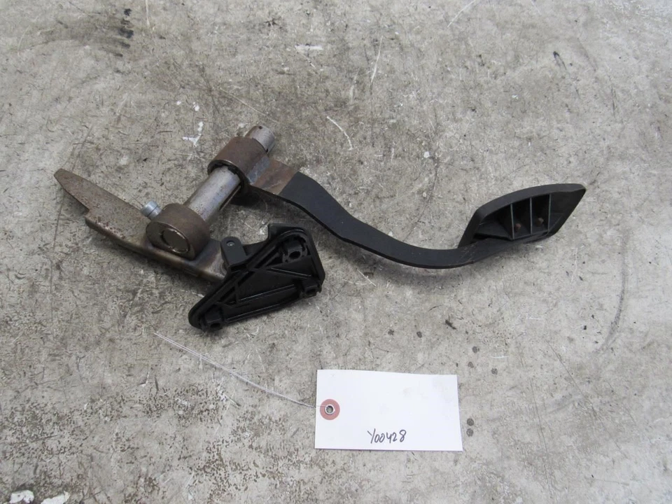 1998 2002 Lincoln Navigator accelerator gas throttle foot pedal bracket OEM - Image 3 of 4