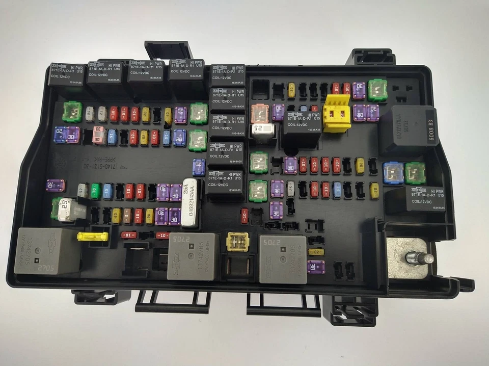 Caja de fusibles totalmente integrada RAM 2500 3500 2015-2016 6,7 L P68243265AD OEM Foto 3 de 4