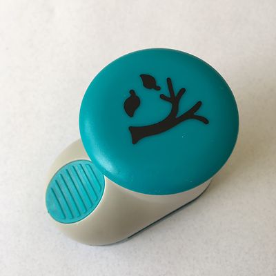 Tonic Studios ''Boot'' Easy-To-Use Punch - Fall Tree/Leaves - 918A - NEW