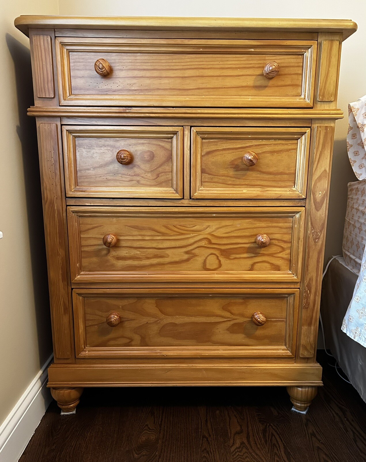 Bedroom dresser set with mirror and storage-image
