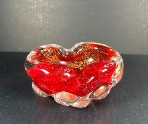 Ciotola/piatto caramelle vintage Murano metà secolo vetro soffiato a mano rosso con macchie oro - Foto 3 di 8