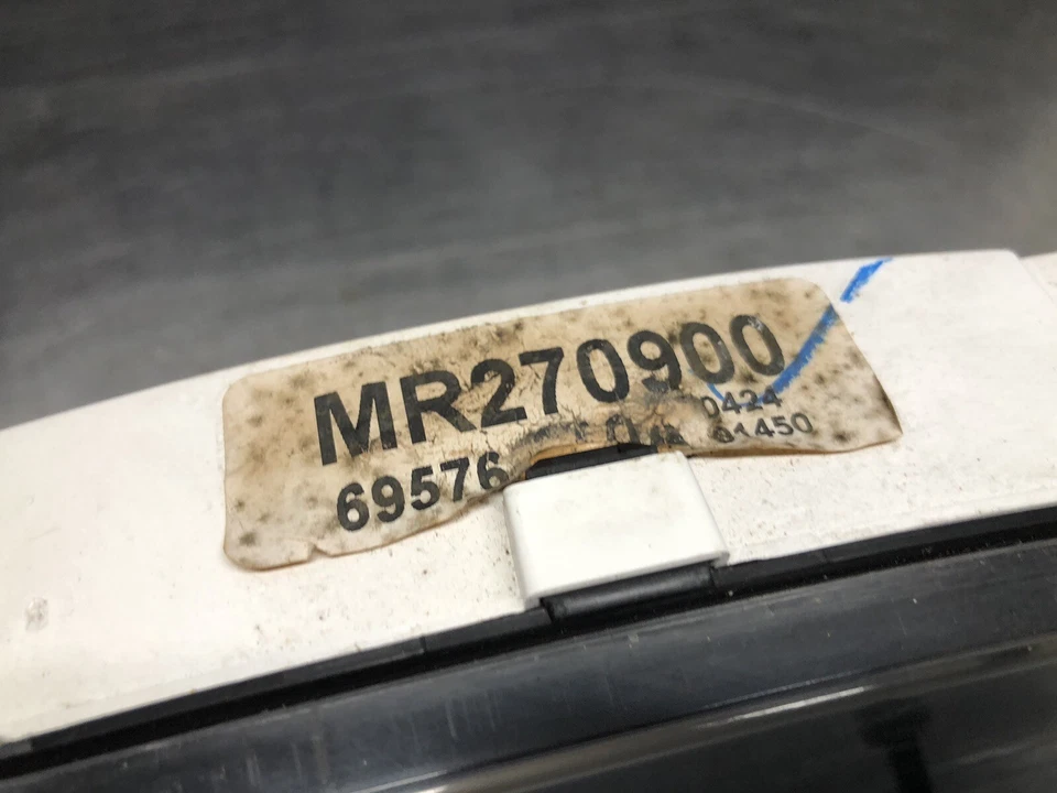 Cuadro medidor velocímetro instrumento Mitsubishi Galant 2.4 1999-2001 Foto 3 de 4