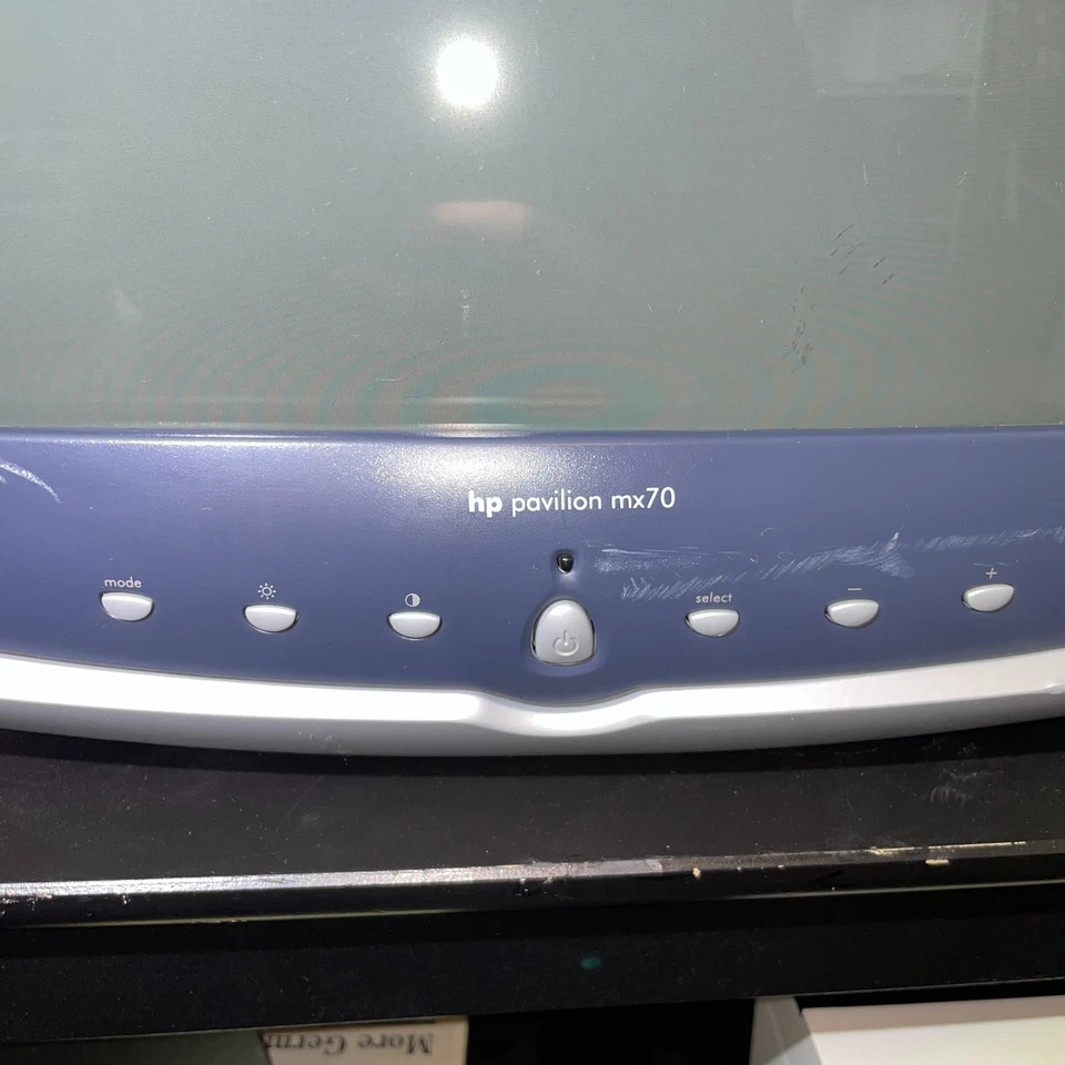 Monitor HP Pavilion mx70 16" CRT VGA Modelo P1283S Gris Foto 3 de 4