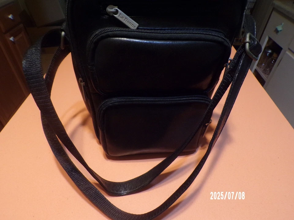 Bolsa masculina de couro Le Donne com vários bolsos couro bovino preta - Imagem 2 de 4