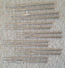 Preowned Set of 14 Silver Inline Thread Crochet Hooks Sizes 00-5 Two Sets 