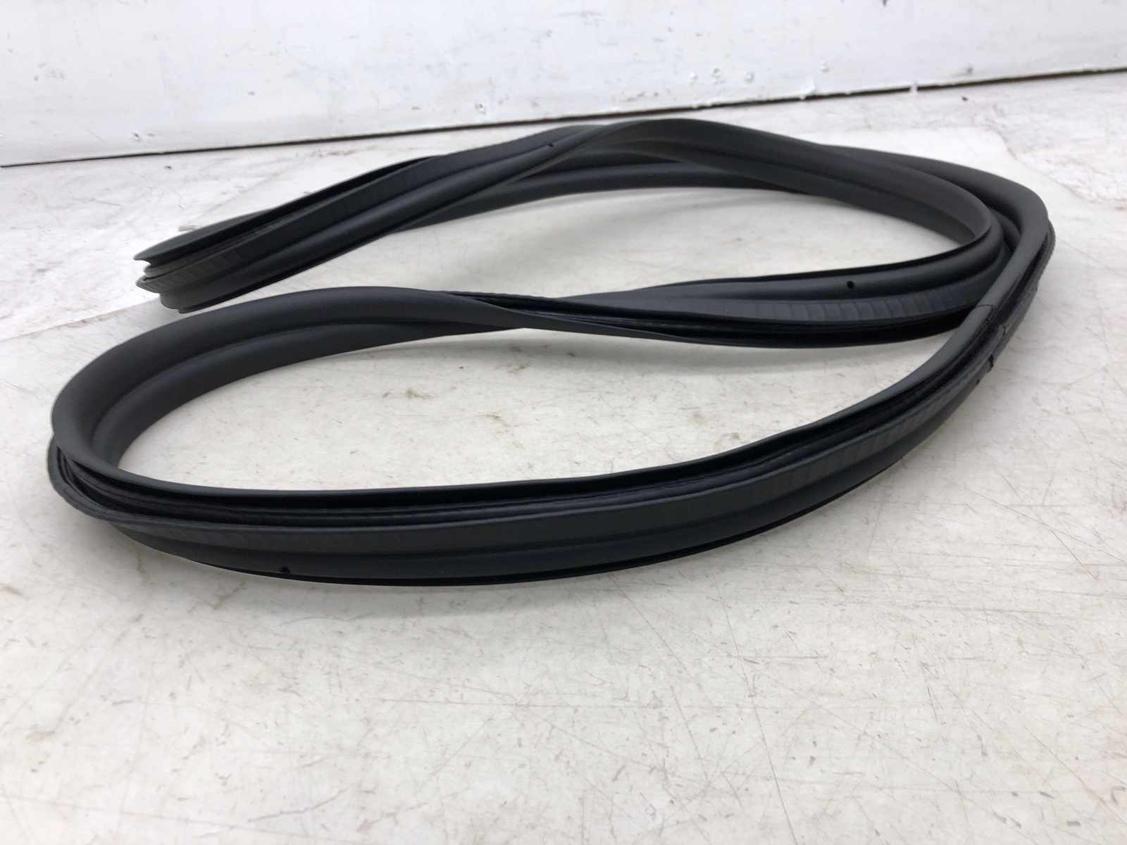 2020-2023 ASTON MARTIN VANTAGE ROADSTER REAR TRUNK BODY WEATHER STRIP SEALING