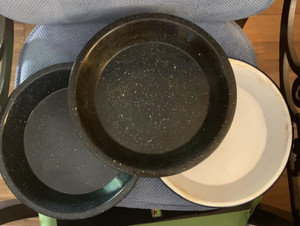 GHC ENAMELWARE 2 Metal Black White Speckled, 1 White blue trim - Camping 10” Pan