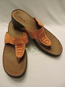 clarks orange flip flops