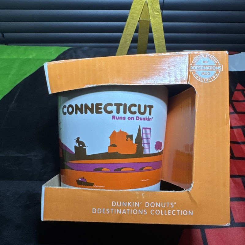 Dunkin' Donuts Mug Massachusetts Runs On Dunkin' Destination Series 2013 NIB